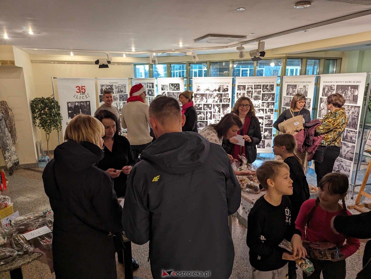Kiermasz i spektakl dla Zuzi Berezy [16.12.2023] - zdjęcie #41 - eOstroleka.pl