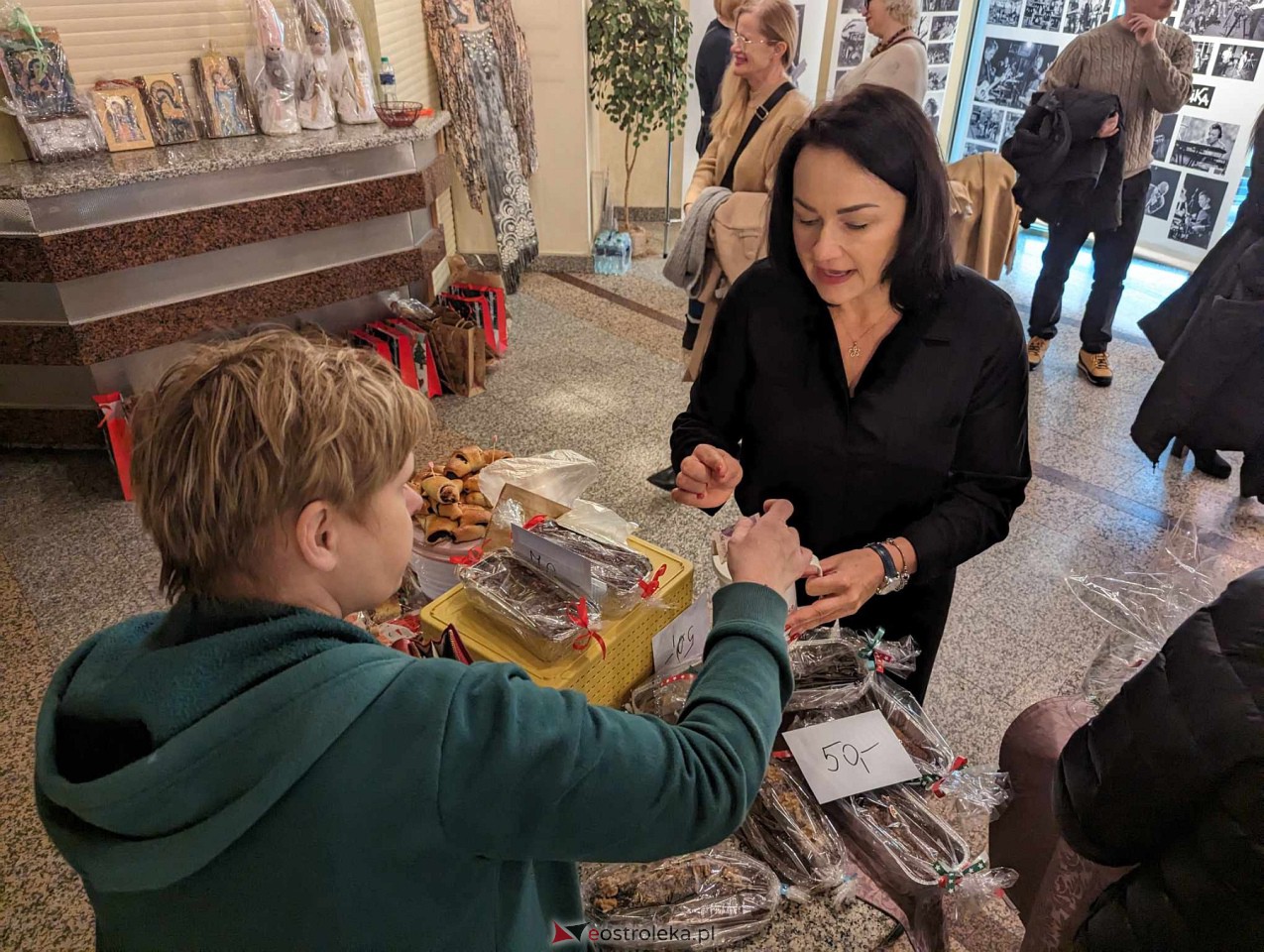 Kiermasz i spektakl dla Zuzi Berezy [16.12.2023] - zdjęcie #39 - eOstroleka.pl