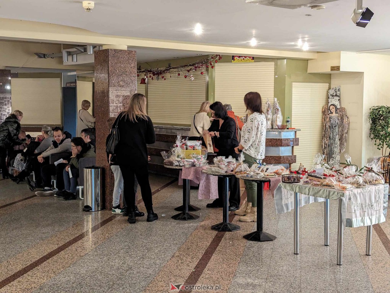 Kiermasz i spektakl dla Zuzi Berezy [16.12.2023] - zdjęcie #35 - eOstroleka.pl