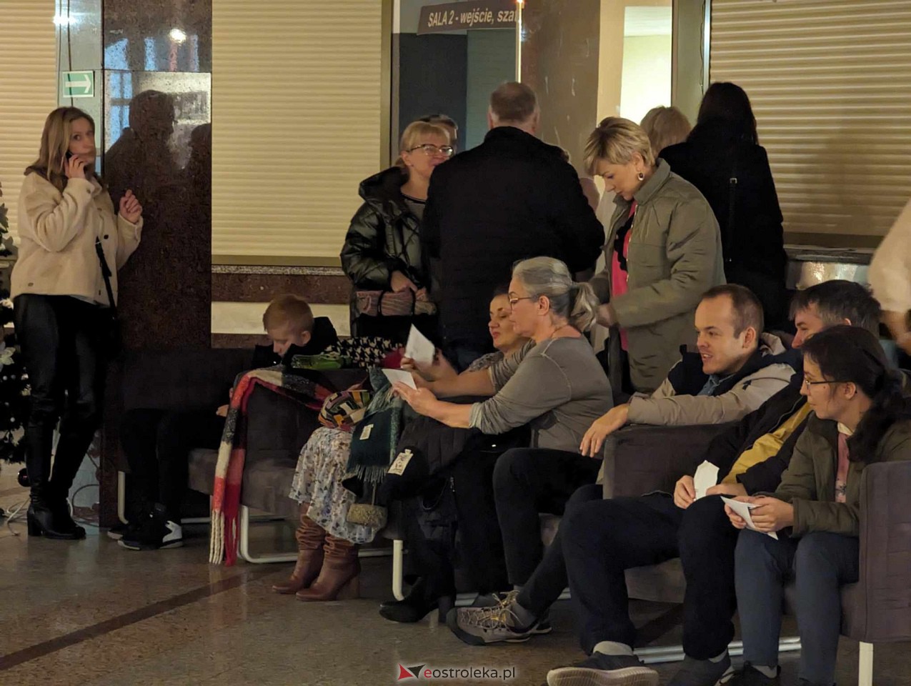 Kiermasz i spektakl dla Zuzi Berezy [16.12.2023] - zdjęcie #30 - eOstroleka.pl