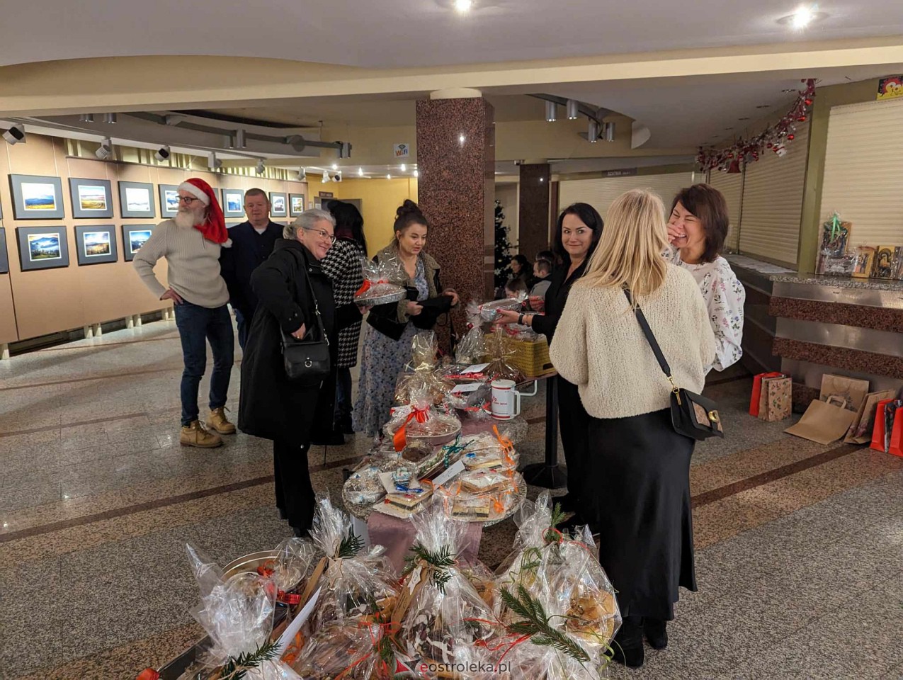 Kiermasz i spektakl dla Zuzi Berezy [16.12.2023] - zdjęcie #28 - eOstroleka.pl