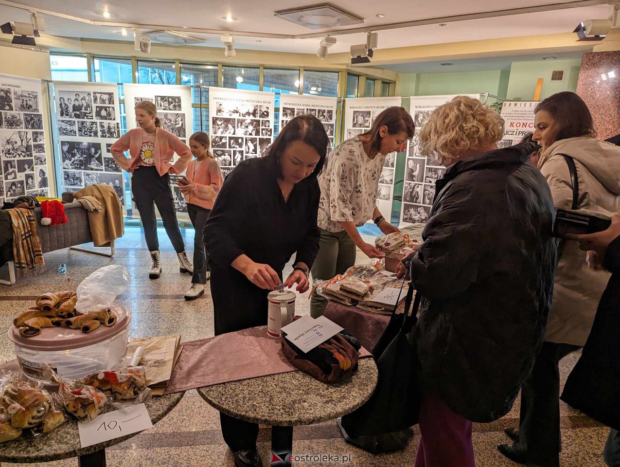 Kiermasz i spektakl dla Zuzi Berezy [16.12.2023] - zdjęcie #27 - eOstroleka.pl