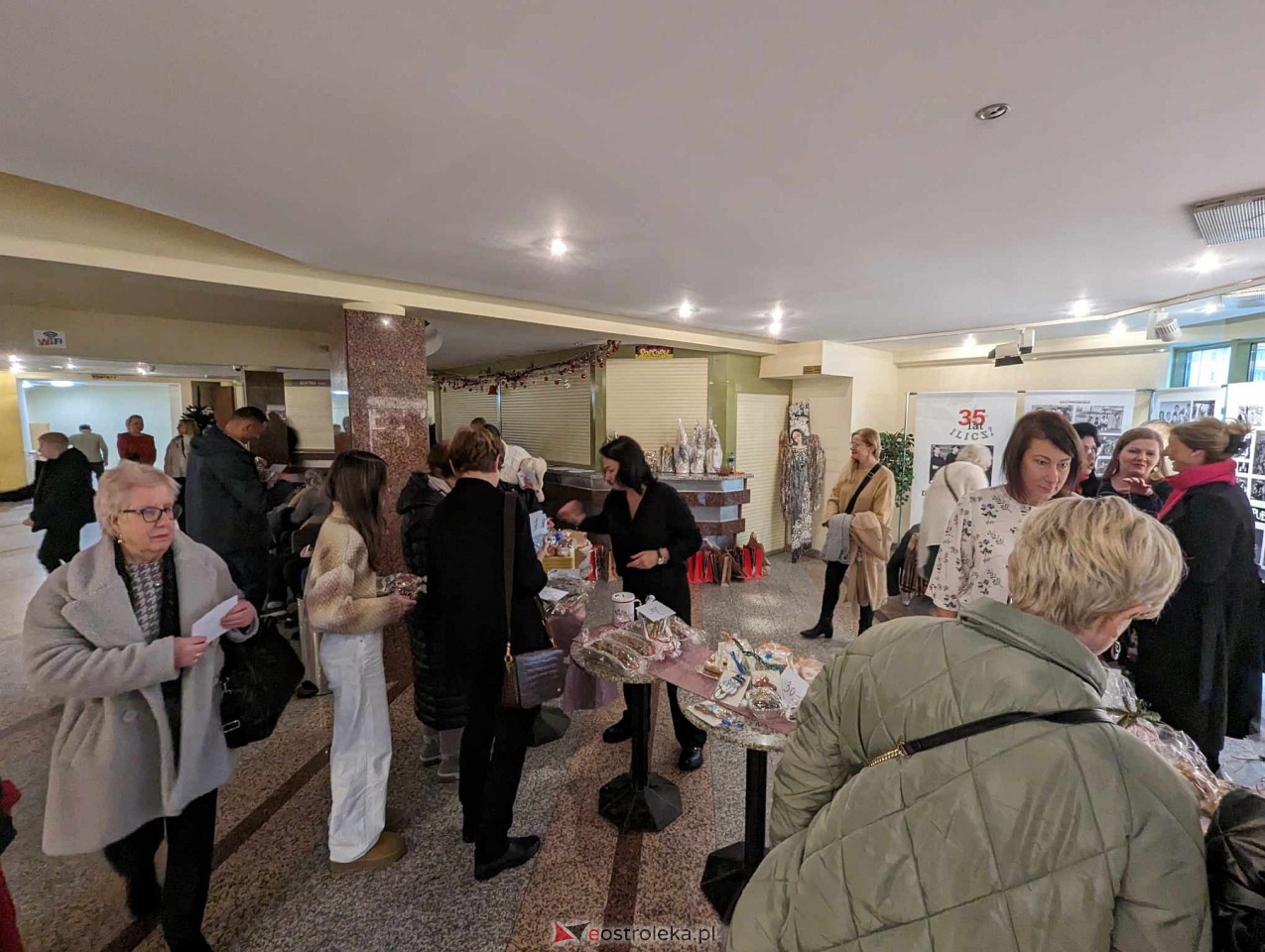 Kiermasz i spektakl dla Zuzi Berezy [16.12.2023] - zdjęcie #26 - eOstroleka.pl