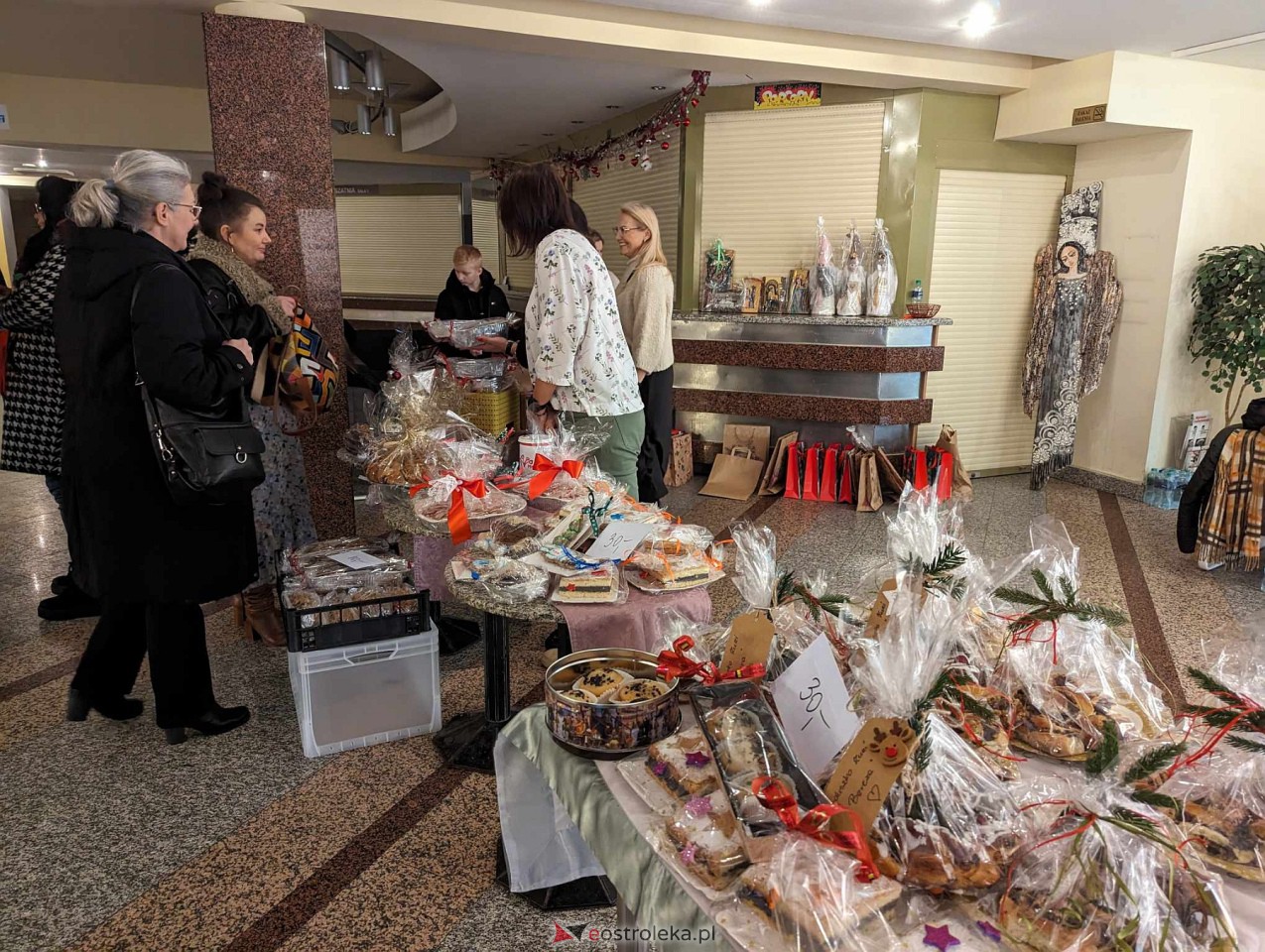 Kiermasz i spektakl dla Zuzi Berezy [16.12.2023] - zdjęcie #23 - eOstroleka.pl