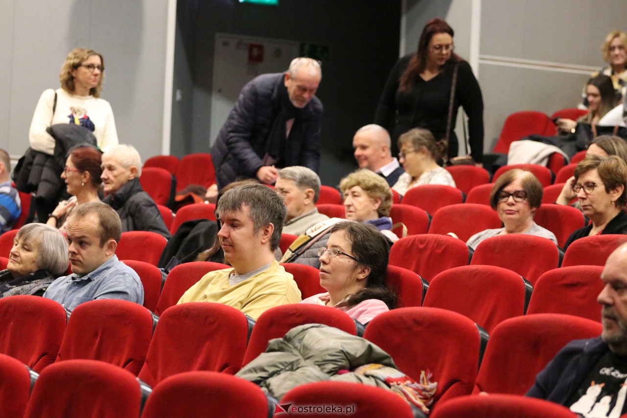 Kiermasz i spektakl dla Zuzi Berezy [16.12.2023] - zdjęcie #20 - eOstroleka.pl