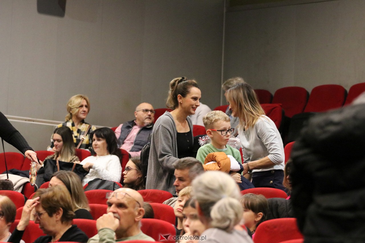 Kiermasz i spektakl dla Zuzi Berezy [16.12.2023] - zdjęcie #19 - eOstroleka.pl