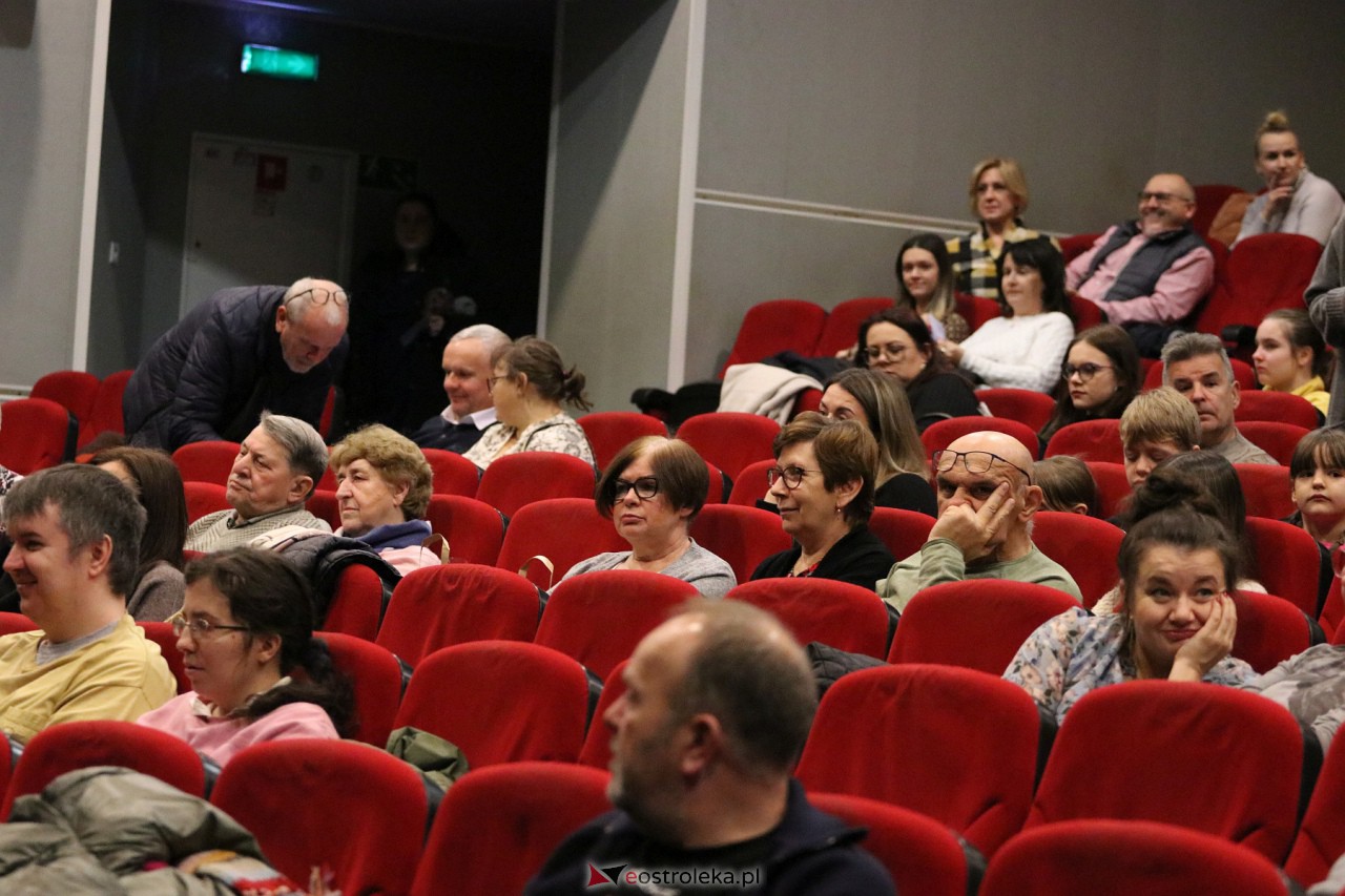 Kiermasz i spektakl dla Zuzi Berezy [16.12.2023] - zdjęcie #18 - eOstroleka.pl