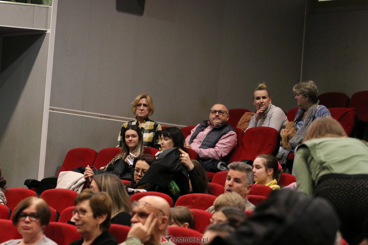 Kiermasz i spektakl dla Zuzi Berezy [16.12.2023] - zdjęcie #17 - eOstroleka.pl