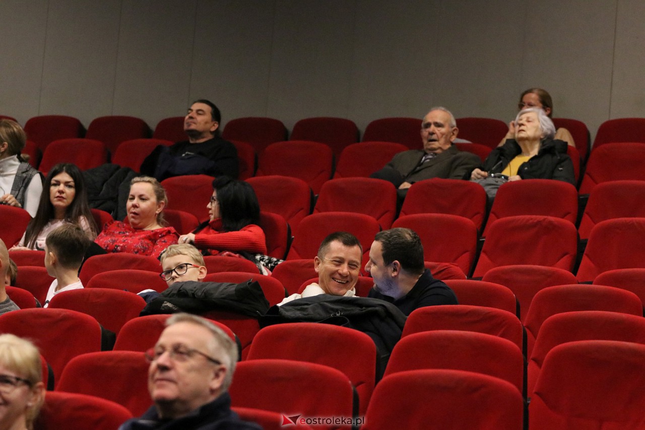 Kiermasz i spektakl dla Zuzi Berezy [16.12.2023] - zdjęcie #16 - eOstroleka.pl