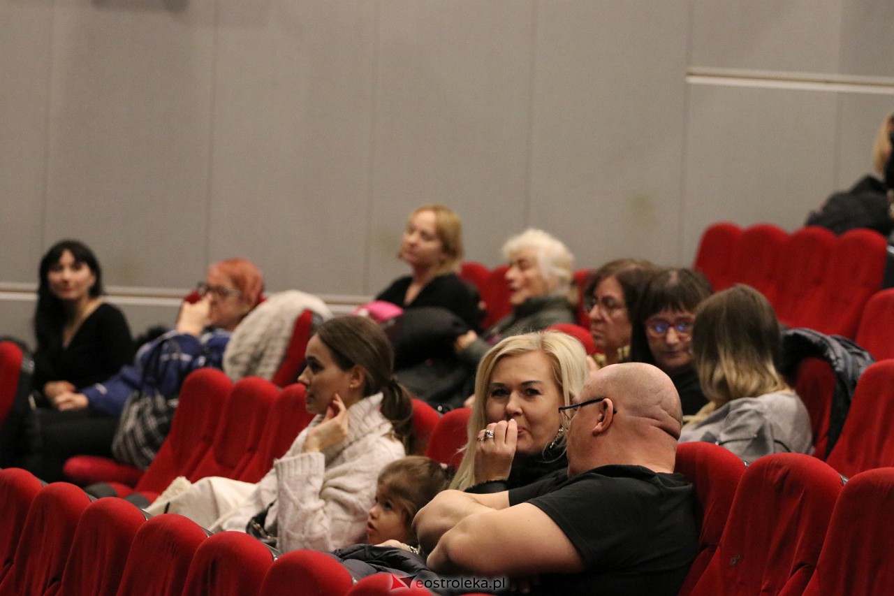 Kiermasz i spektakl dla Zuzi Berezy [16.12.2023] - zdjęcie #15 - eOstroleka.pl