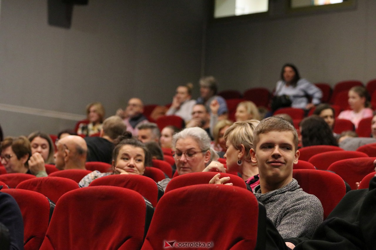 Kiermasz i spektakl dla Zuzi Berezy [16.12.2023] - zdjęcie #13 - eOstroleka.pl