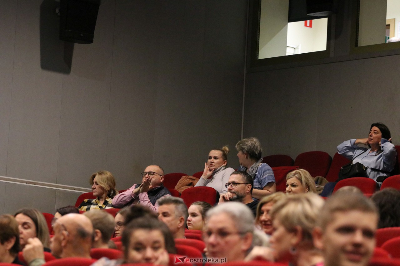 Kiermasz i spektakl dla Zuzi Berezy [16.12.2023] - zdjęcie #12 - eOstroleka.pl