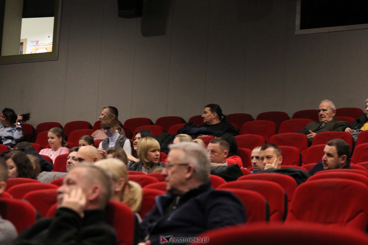 Kiermasz i spektakl dla Zuzi Berezy [16.12.2023] - zdjęcie #11 - eOstroleka.pl