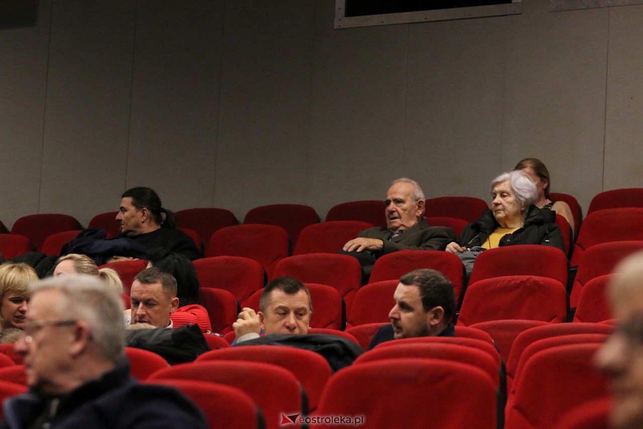 Kiermasz i spektakl dla Zuzi Berezy [16.12.2023] - zdjęcie #10 - eOstroleka.pl