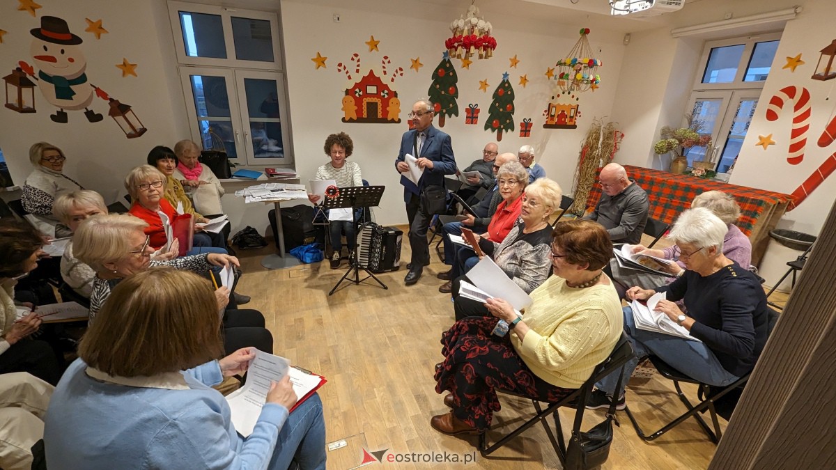 Chór O!LaLa ćwiczy kolędy i pastorałki [16.12.2023] - zdjęcie #13 - eOstroleka.pl