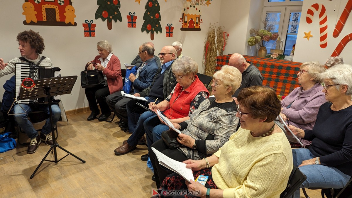 Chór O!LaLa ćwiczy kolędy i pastorałki [16.12.2023] - zdjęcie #12 - eOstroleka.pl
