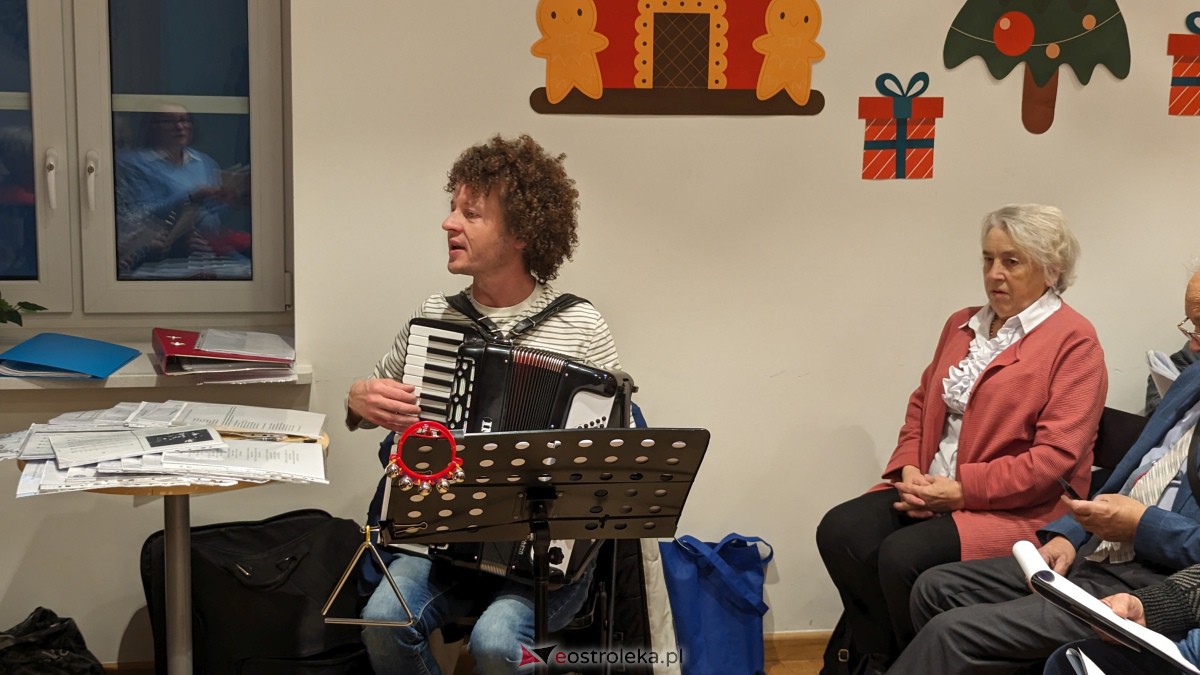 Chór O!LaLa ćwiczy kolędy i pastorałki [16.12.2023] - zdjęcie #8 - eOstroleka.pl