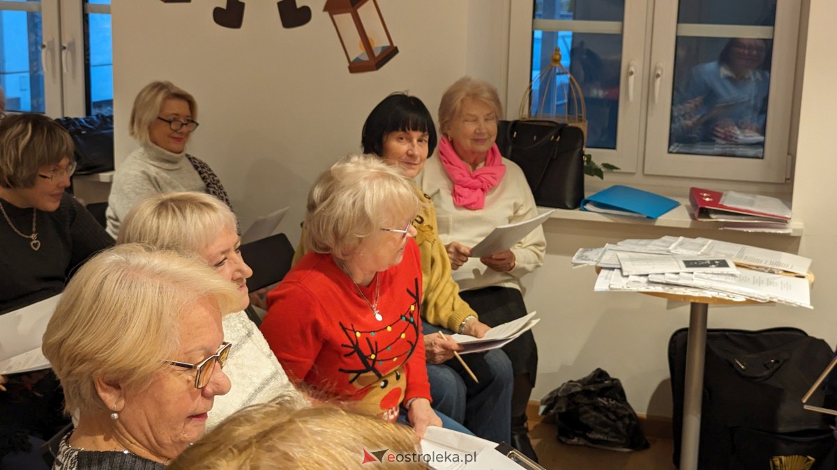 Chór O!LaLa ćwiczy kolędy i pastorałki [16.12.2023] - zdjęcie #2 - eOstroleka.pl