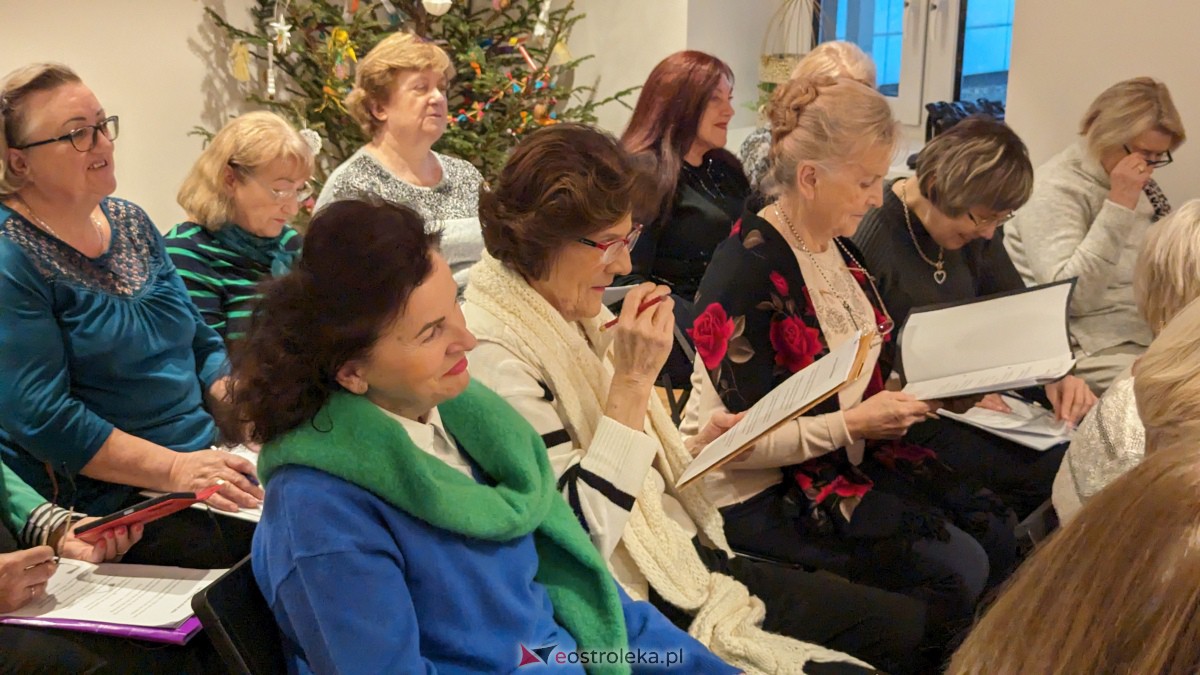 Chór O!LaLa ćwiczy kolędy i pastorałki [16.12.2023] - zdjęcie #1 - eOstroleka.pl