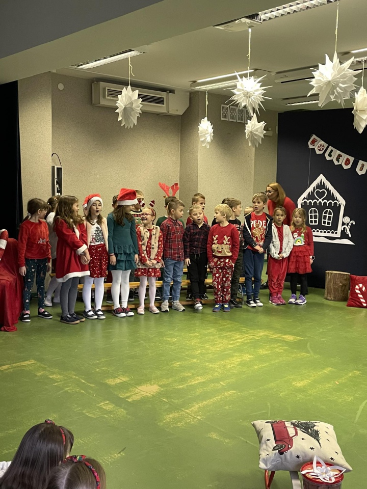 Przegląd Kolęd i Pastorałek w SP 10 w Ostrołęce [13.12.2023] - zdjęcie #4 - eOstroleka.pl