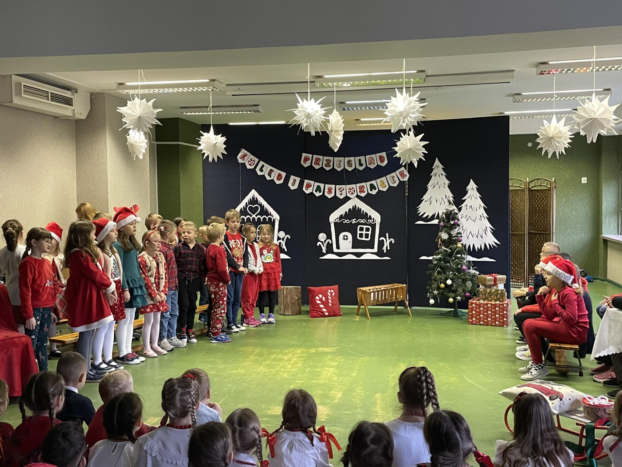 Przegląd Kolęd i Pastorałek w SP 10 w Ostrołęce [13.12.2023] - zdjęcie #8 - eOstroleka.pl