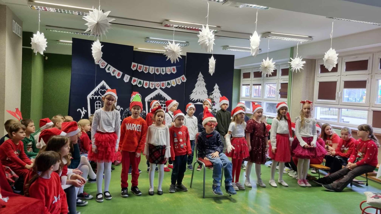 Przegląd Kolęd i Pastorałek w SP 10 w Ostrołęce [13.12.2023] - zdjęcie #30 - eOstroleka.pl
