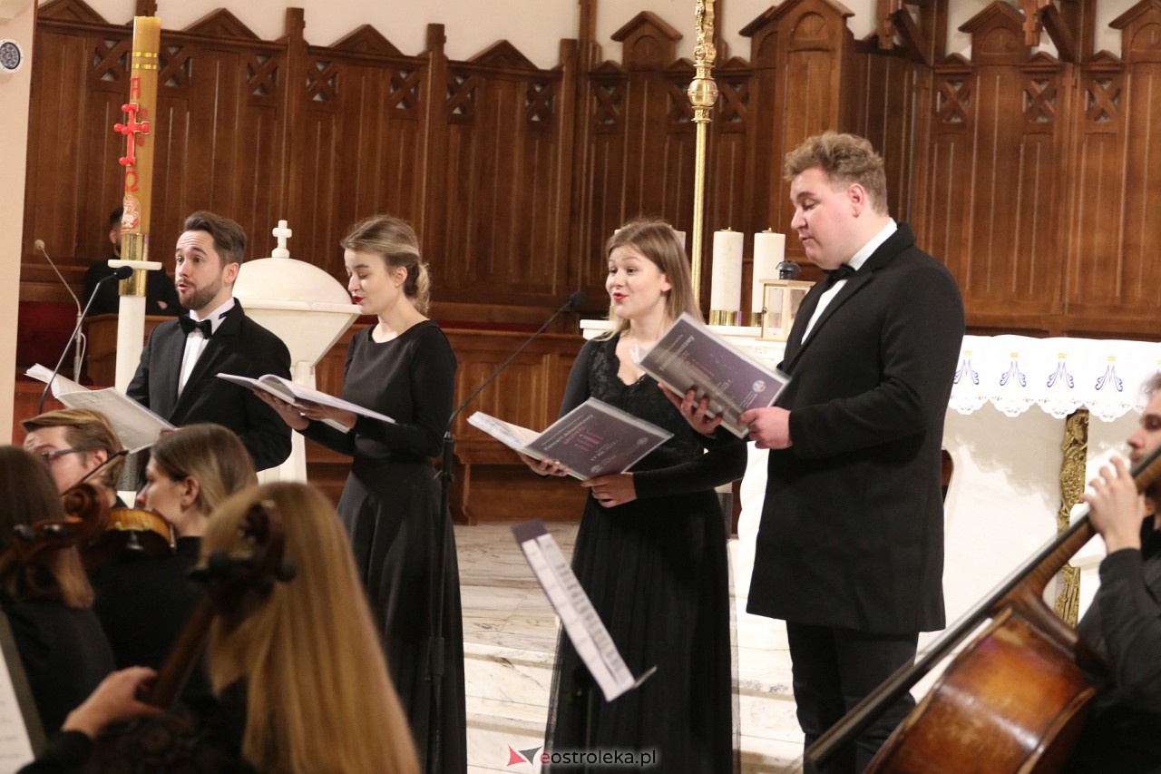 Koncert Ostrołęckiej Orkiestry Kameralnej [17.12.2023] - zdjęcie #34 - eOstroleka.pl