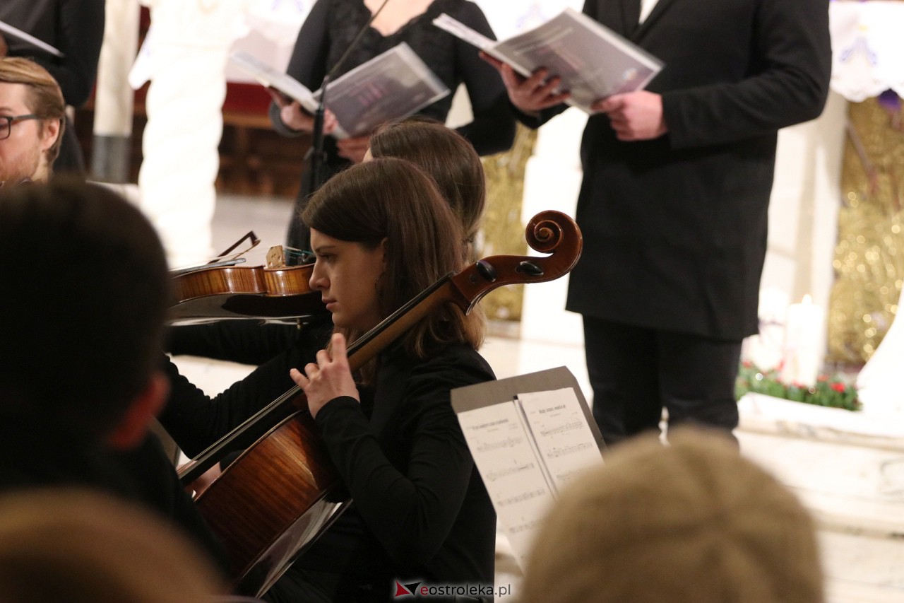Koncert Ostrołęckiej Orkiestry Kameralnej [17.12.2023] - zdjęcie #29 - eOstroleka.pl