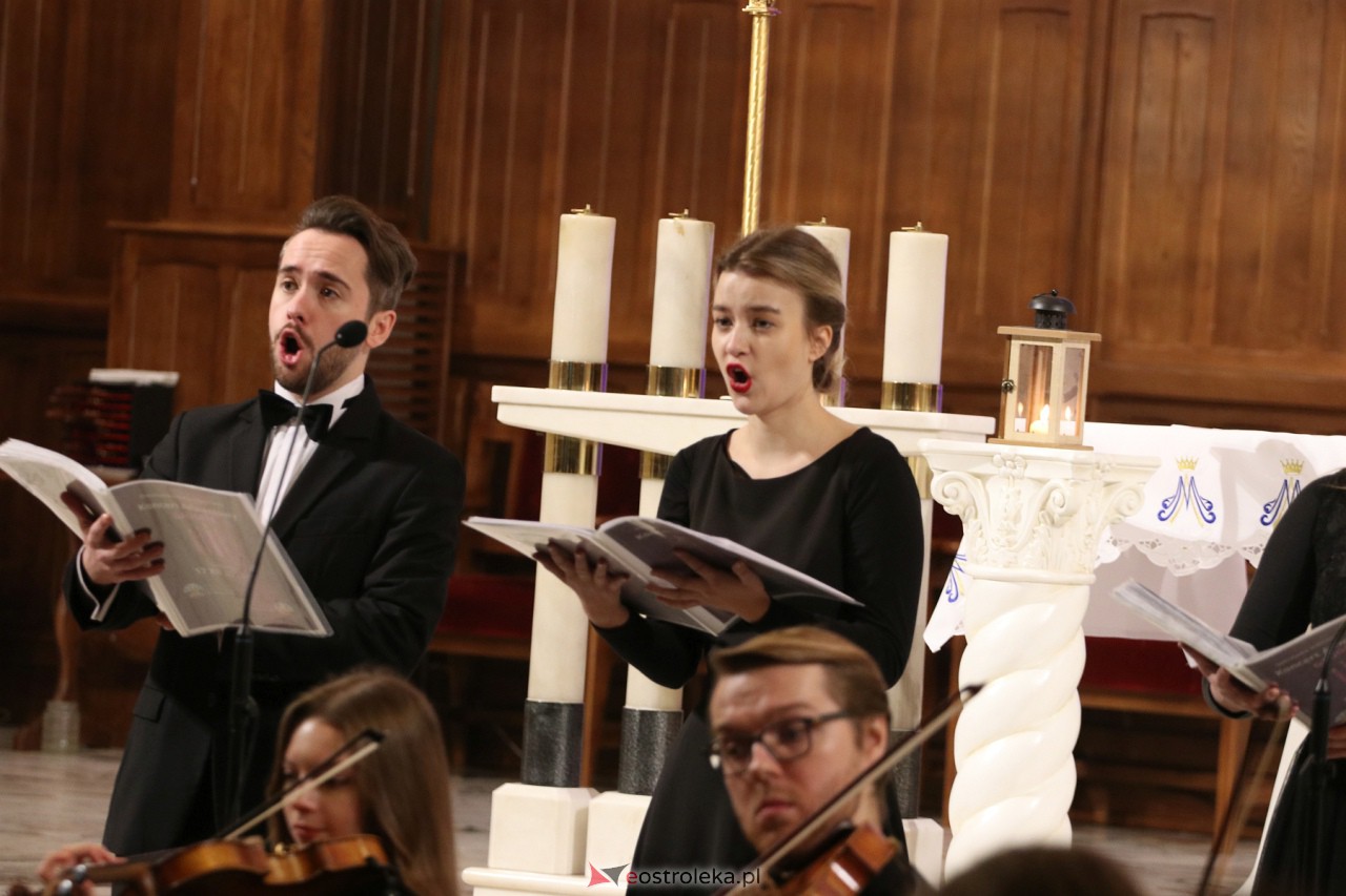 Koncert Ostrołęckiej Orkiestry Kameralnej [17.12.2023] - zdjęcie #28 - eOstroleka.pl