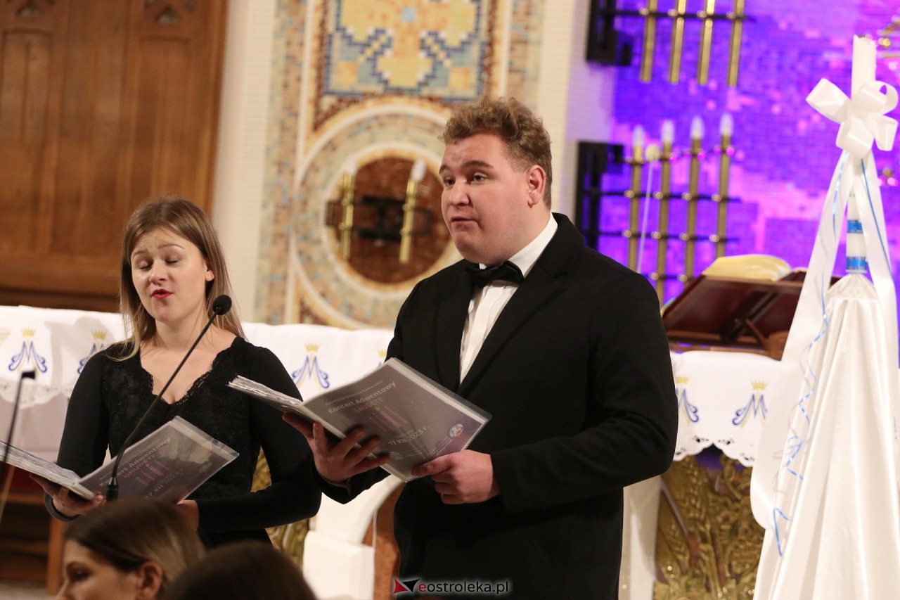 Koncert Ostrołęckiej Orkiestry Kameralnej [17.12.2023] - zdjęcie #27 - eOstroleka.pl