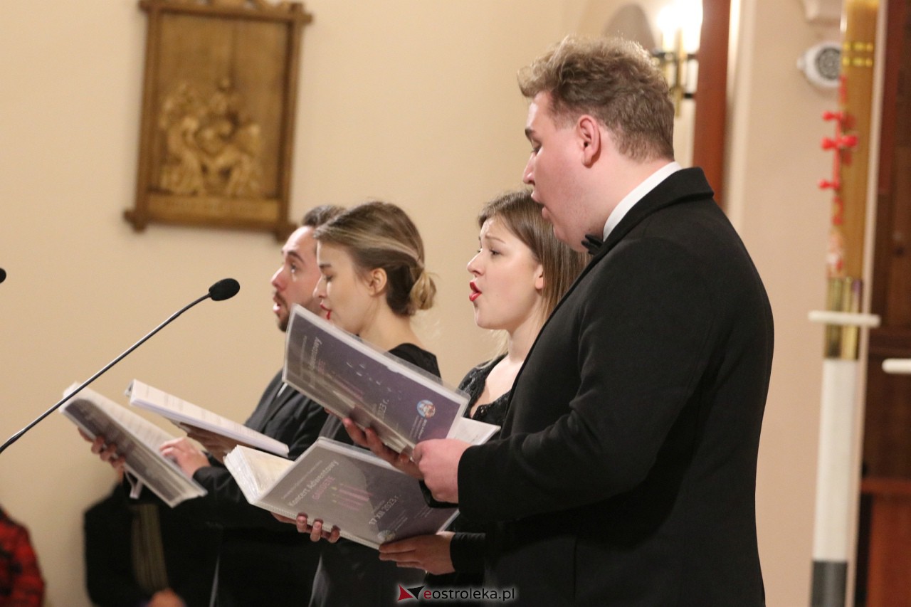 Koncert Ostrołęckiej Orkiestry Kameralnej [17.12.2023] - zdjęcie #26 - eOstroleka.pl