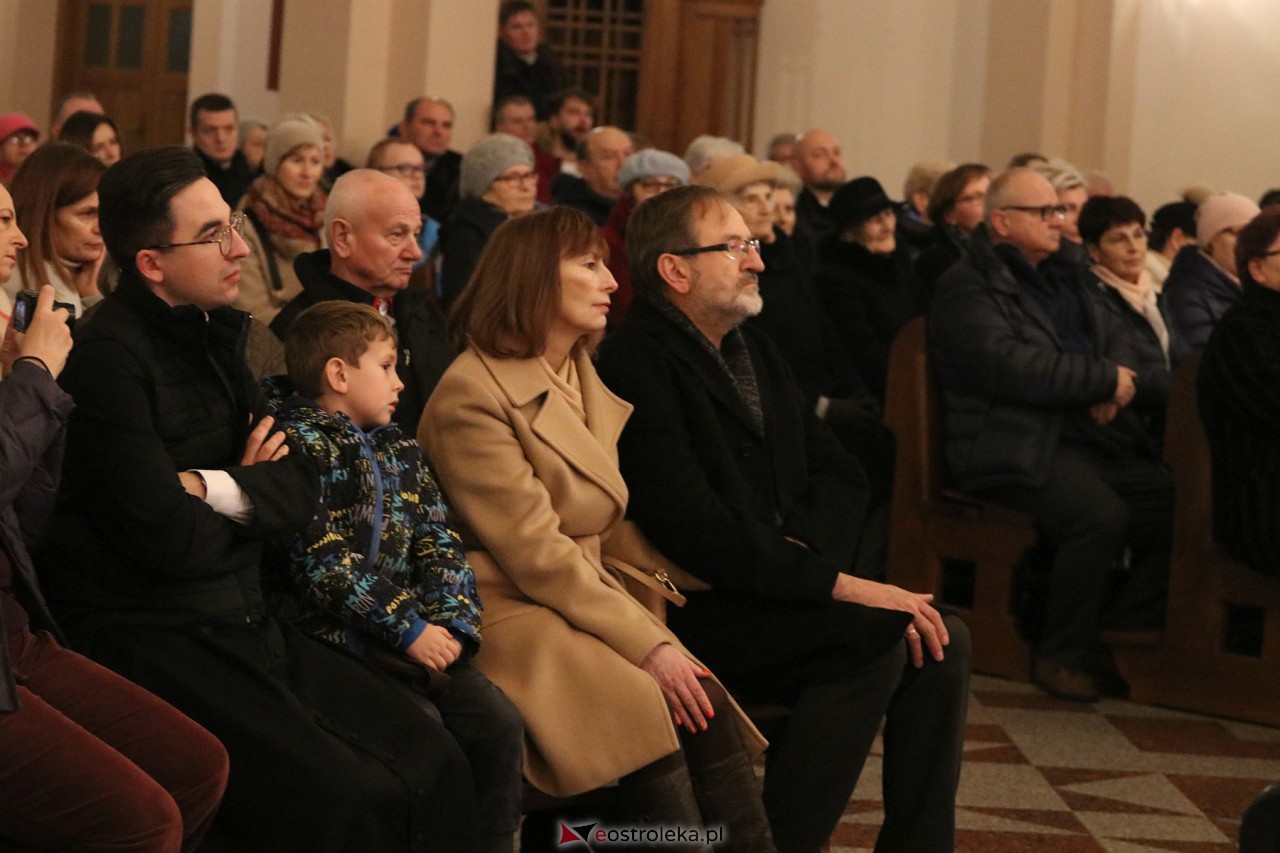 Koncert Ostrołęckiej Orkiestry Kameralnej [17.12.2023] - zdjęcie #24 - eOstroleka.pl