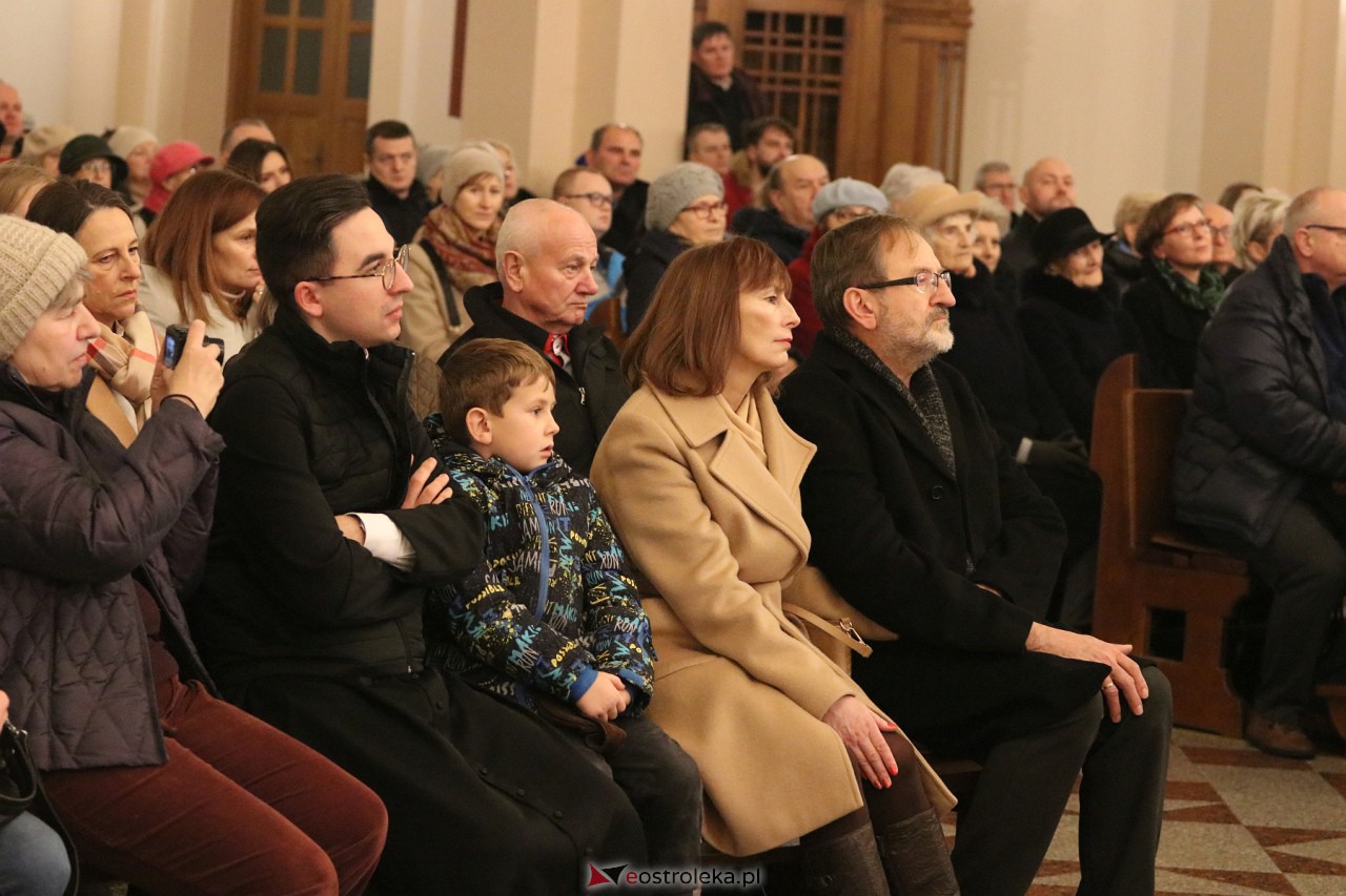 Koncert Ostrołęckiej Orkiestry Kameralnej [17.12.2023] - zdjęcie #23 - eOstroleka.pl