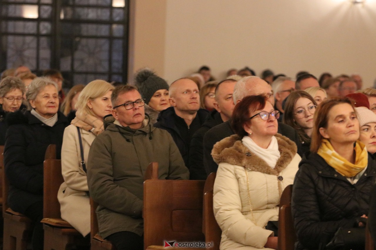 Koncert Ostrołęckiej Orkiestry Kameralnej [17.12.2023] - zdjęcie #19 - eOstroleka.pl