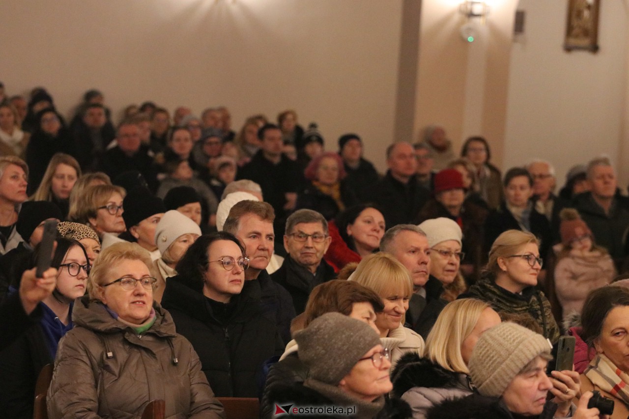 Koncert Ostrołęckiej Orkiestry Kameralnej [17.12.2023] - zdjęcie #15 - eOstroleka.pl