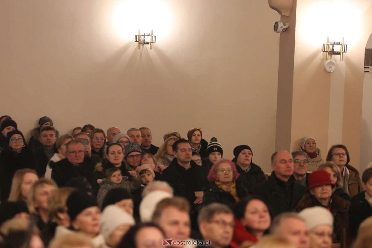 Koncert Ostrołęckiej Orkiestry Kameralnej [17.12.2023] - zdjęcie #14 - eOstroleka.pl