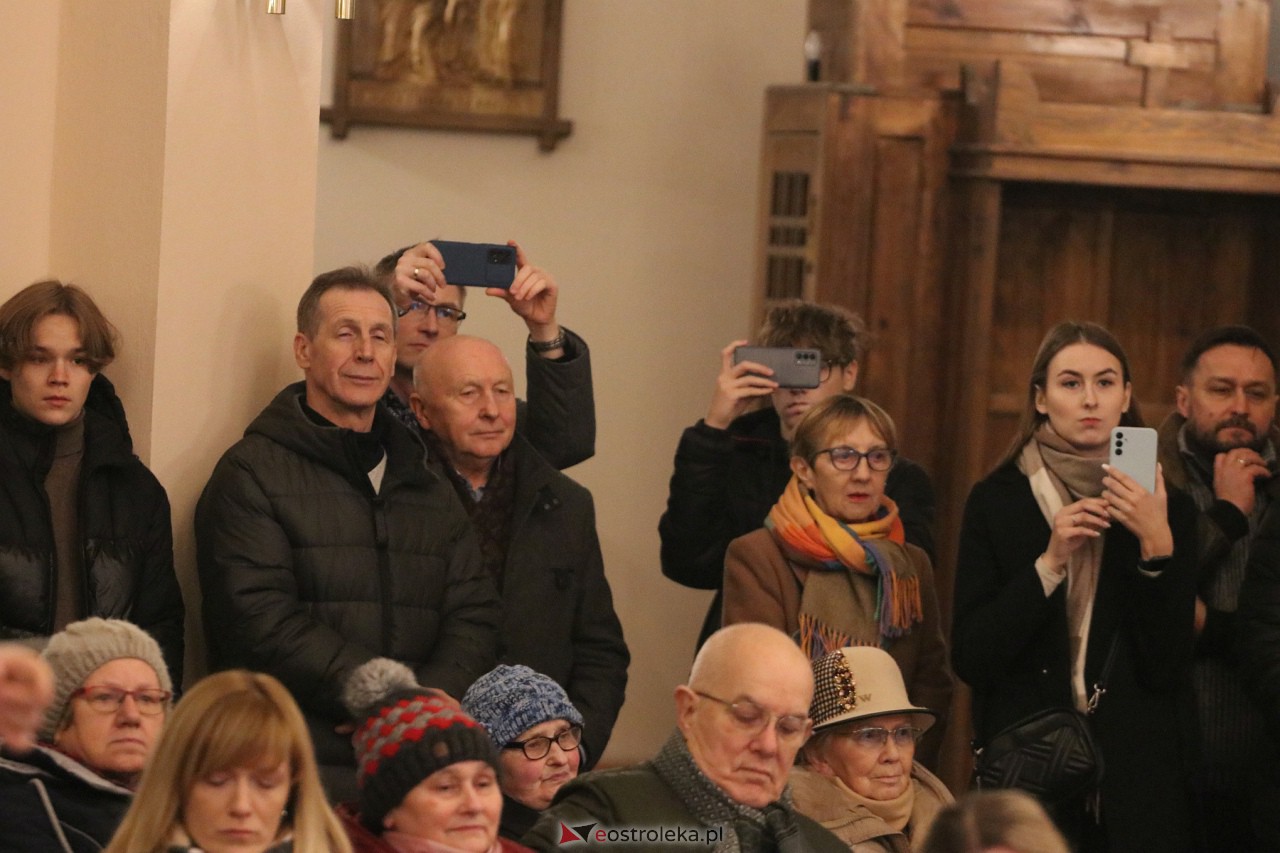 Koncert Ostrołęckiej Orkiestry Kameralnej [17.12.2023] - zdjęcie #11 - eOstroleka.pl