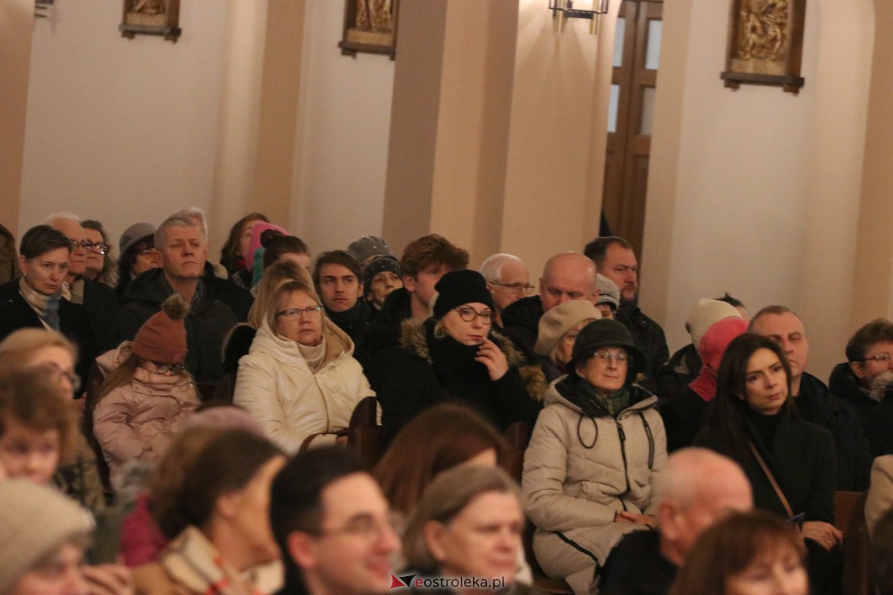 Koncert Ostrołęckiej Orkiestry Kameralnej [17.12.2023] - zdjęcie #10 - eOstroleka.pl
