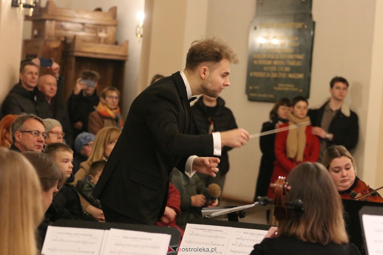 Koncert Ostrołęckiej Orkiestry Kameralnej [17.12.2023] - zdjęcie #9 - eOstroleka.pl