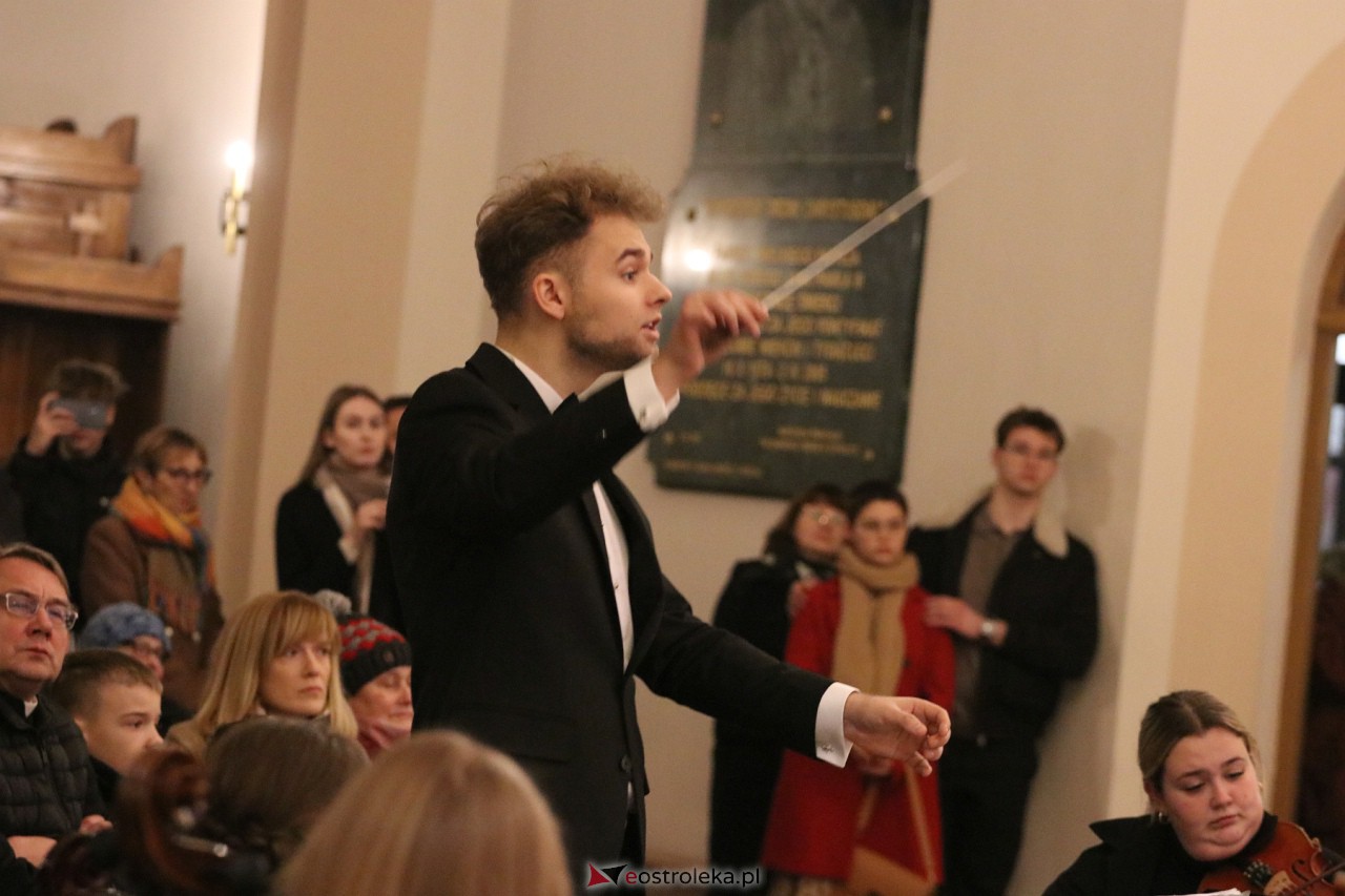 Koncert Ostrołęckiej Orkiestry Kameralnej [17.12.2023] - zdjęcie #8 - eOstroleka.pl