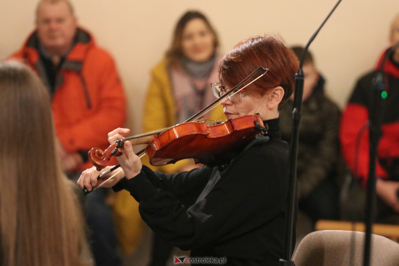 Koncert Ostrołęckiej Orkiestry Kameralnej [17.12.2023] - zdjęcie #7 - eOstroleka.pl