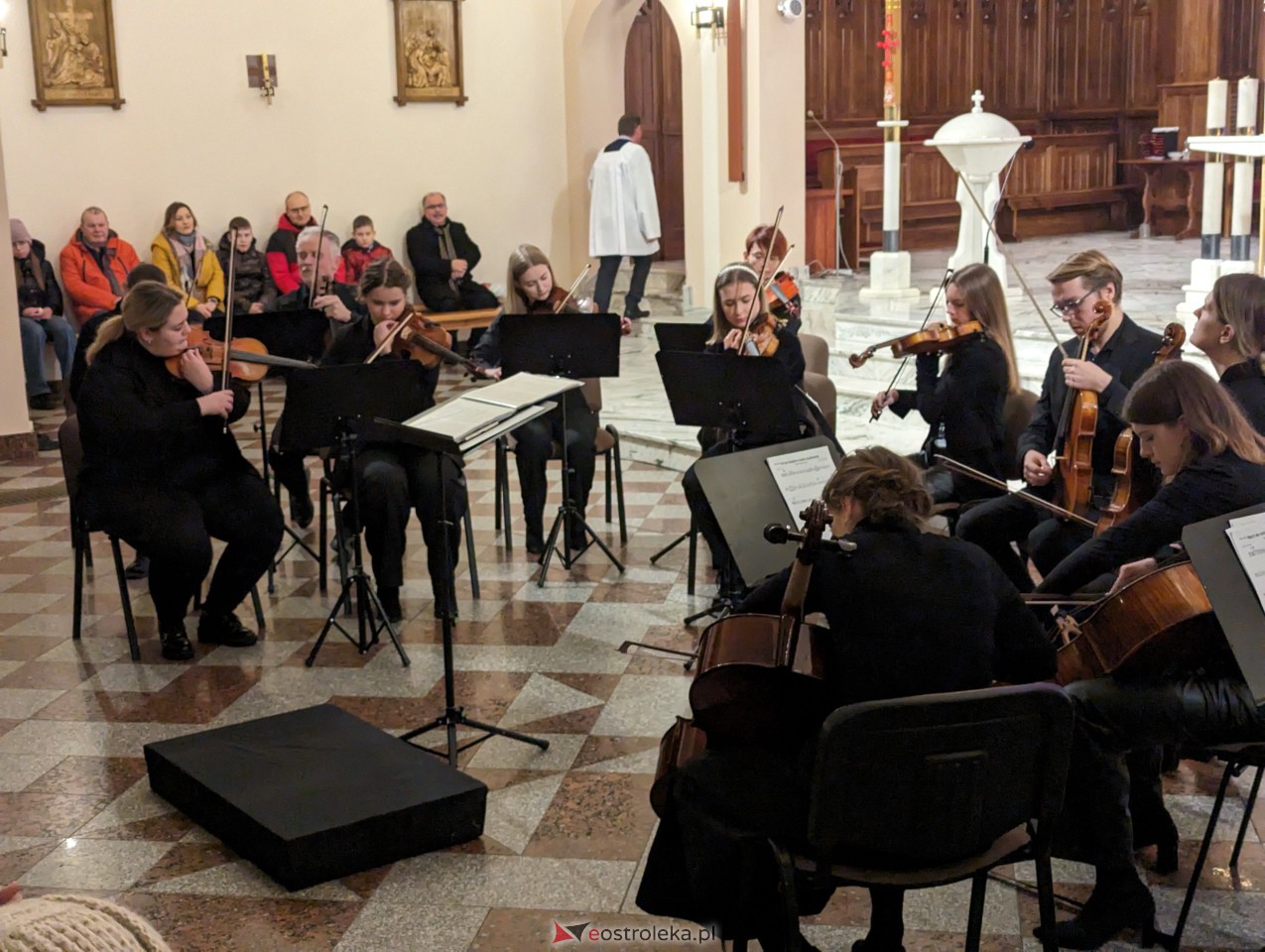 Koncert Ostrołęckiej Orkiestry Kameralnej [17.12.2023] - zdjęcie #1 - eOstroleka.pl