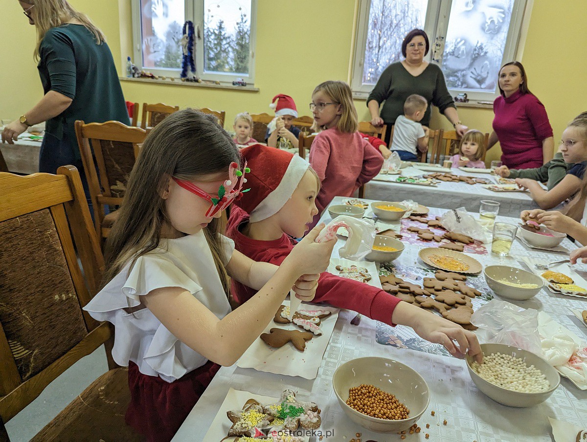 Mikołajki z KGW Pierożanki [17.12.2023] - zdjęcie #69 - eOstroleka.pl