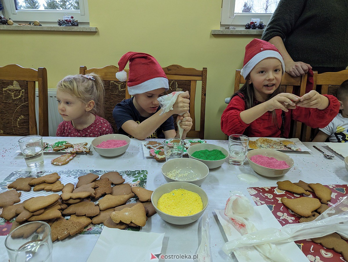 Mikołajki z KGW Pierożanki [17.12.2023] - zdjęcie #67 - eOstroleka.pl