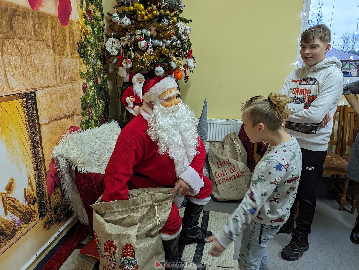 Mikołajki z KGW Pierożanki [17.12.2023] - zdjęcie #2 - eOstroleka.pl