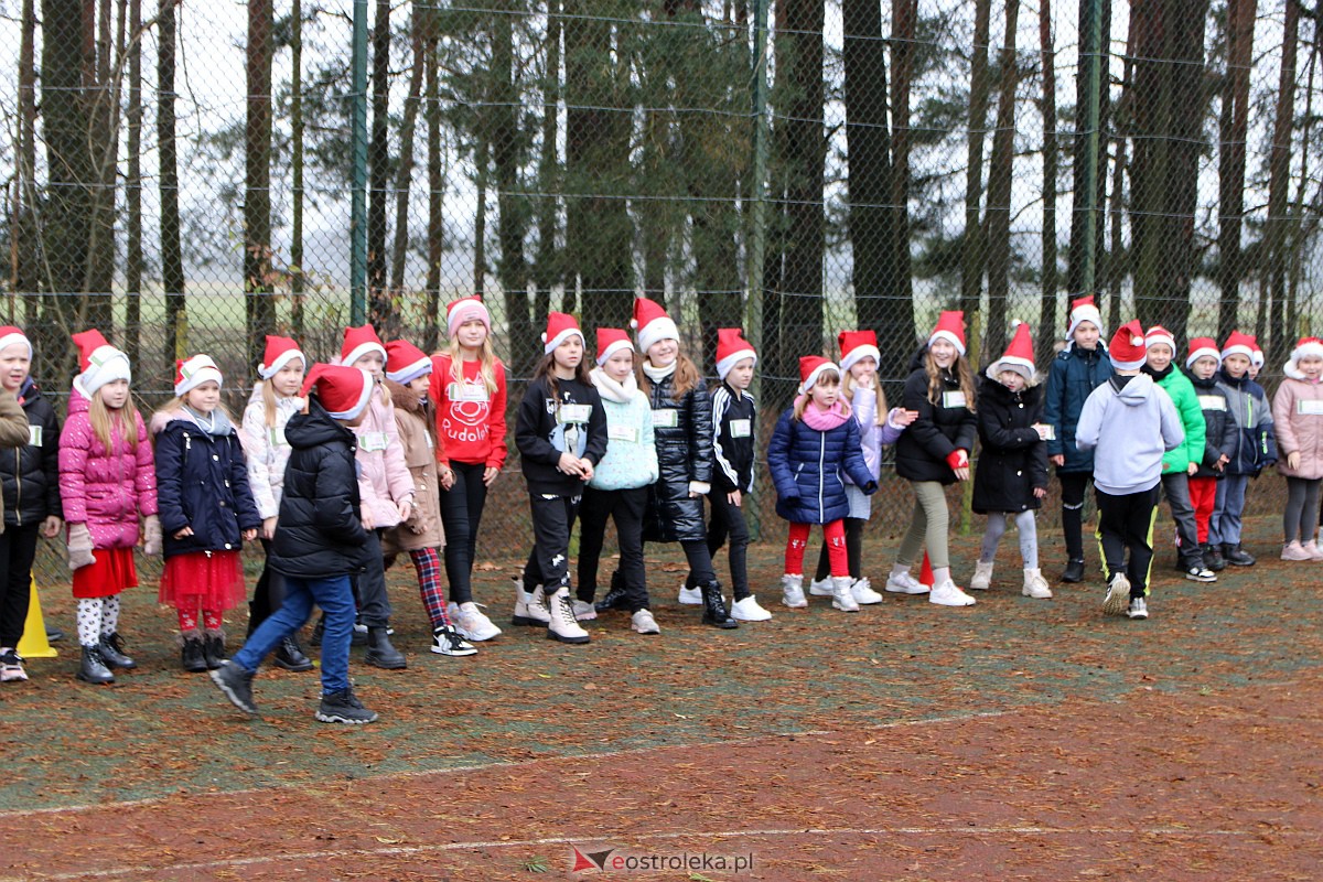 Jarmark Bożonarodzeniowy w Czarni [17.12.2023] - zdjęcie #19 - eOstroleka.pl