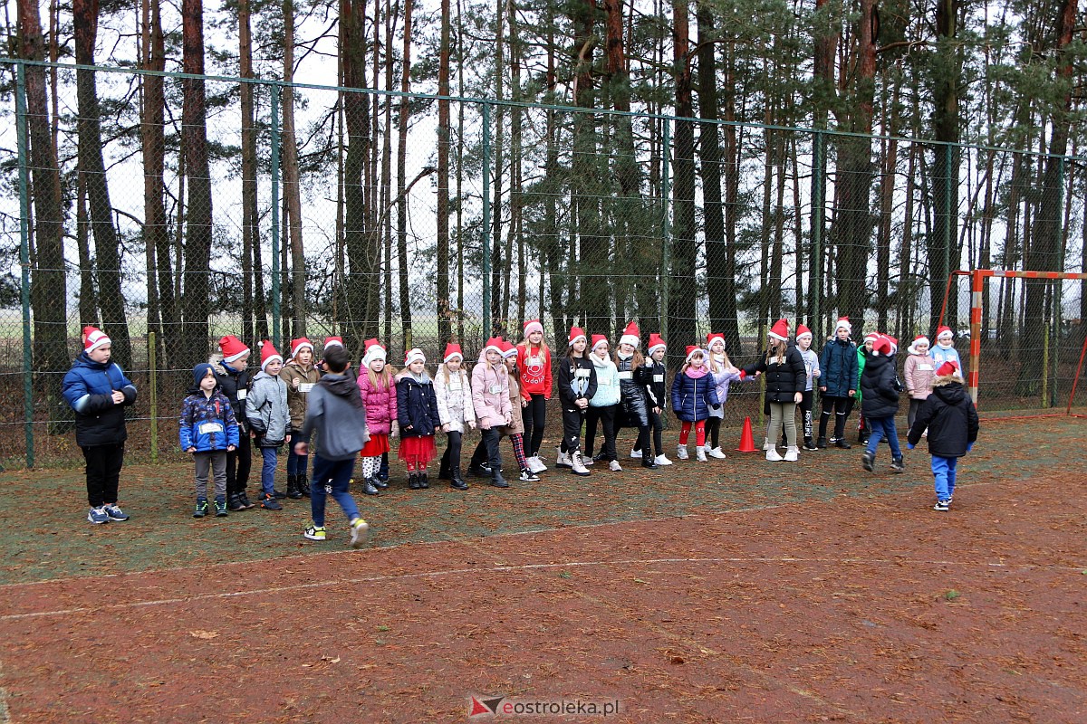 Jarmark Bożonarodzeniowy w Czarni [17.12.2023] - zdjęcie #17 - eOstroleka.pl