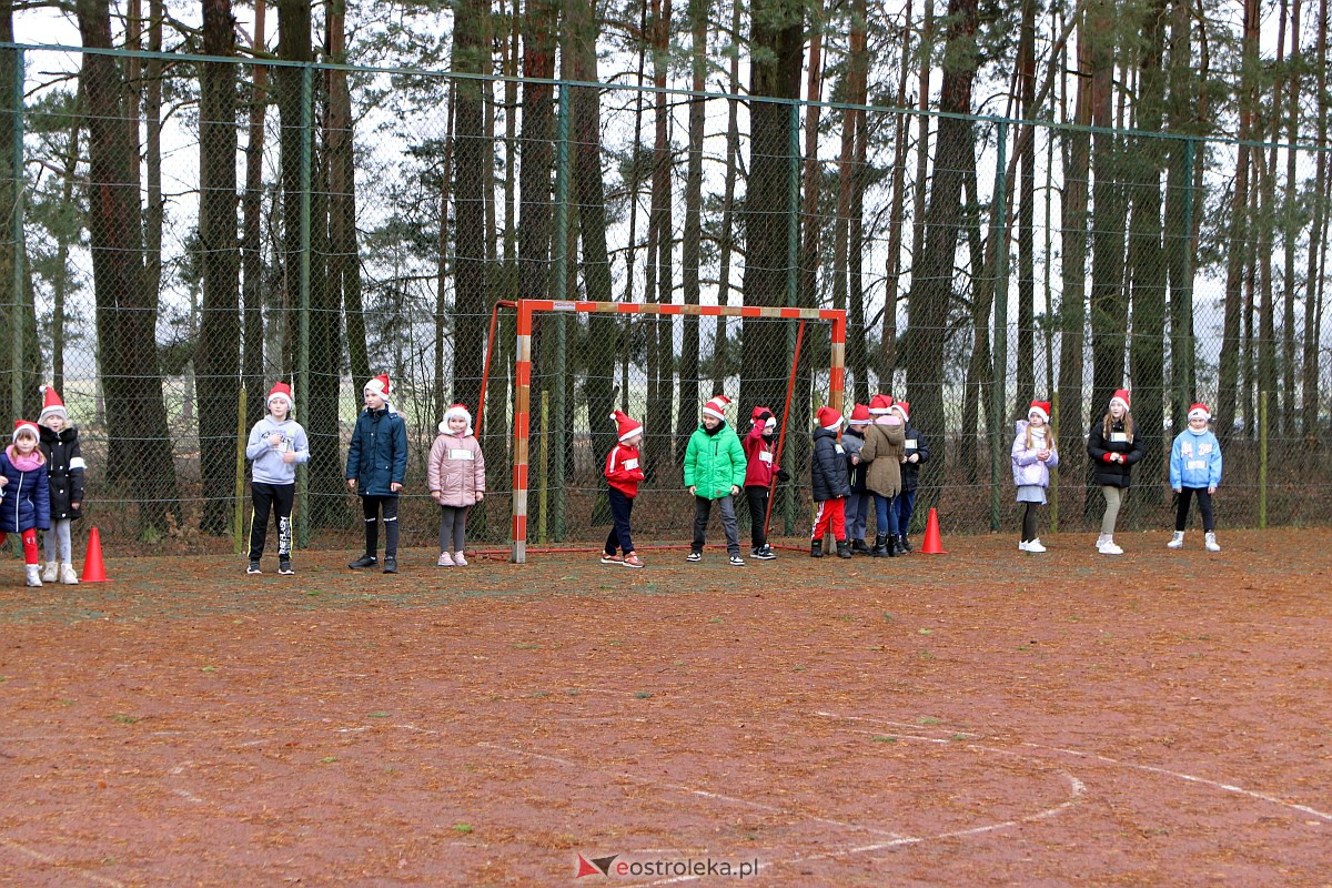Jarmark Bożonarodzeniowy w Czarni [17.12.2023] - zdjęcie #13 - eOstroleka.pl