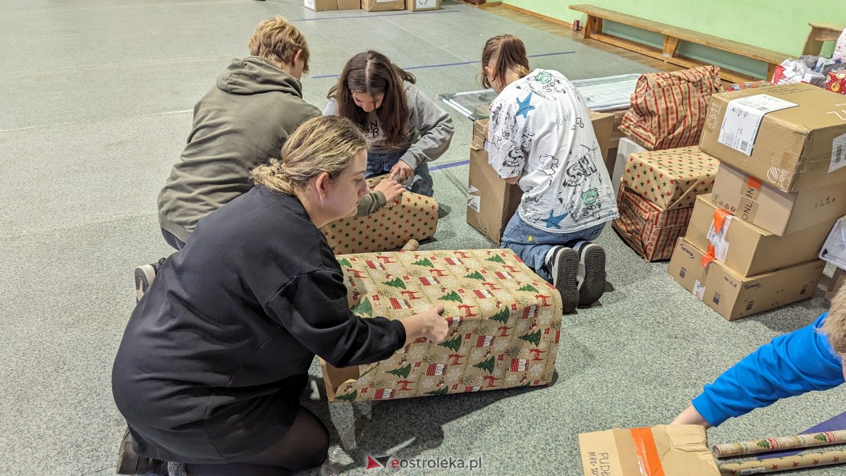 23. finał Szlachetnej Paczki w Ostrołęce [17.12.2023] - zdjęcie #7 - eOstroleka.pl