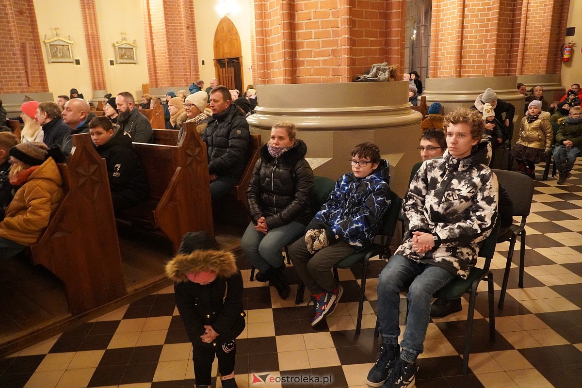 Koncert Bożonarodzeniowy w Rzekuniu [17.12.2023] - zdjęcie #8 - eOstroleka.pl
